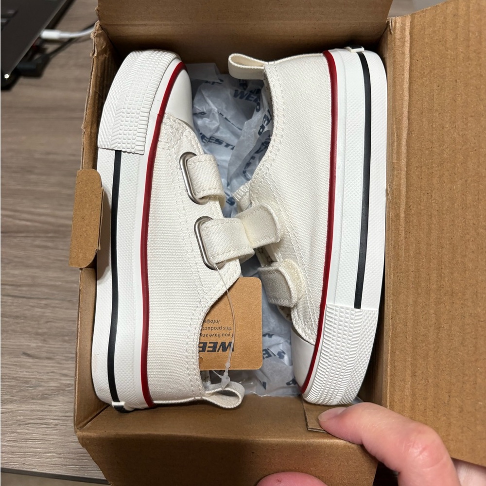 Size 6 (TD) - White Weestep Originals Lowtop Shoes (Toddler / Preschool)